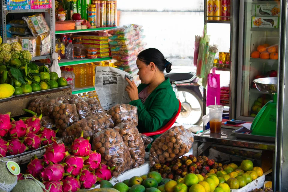 Kệ hàng mới xếp tại Huỳnh Thị Hạnh